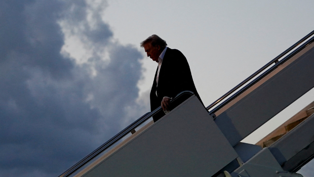 美國總統特朗普于美國佛羅里達州西棕櫚灘棕櫚灘國際機場離開空軍一號 美國總統特朗普于美國佛羅里達州西棕櫚灘棕櫚灘國際機場離開空軍一號