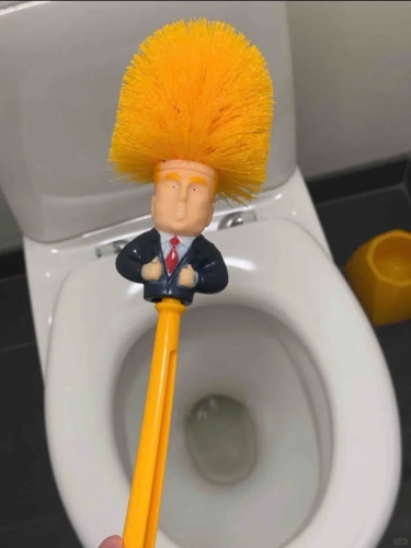 關稅戰下，惡搞特朗普的馬桶刷熱賣。小紅書@小蚊子de裝修日記