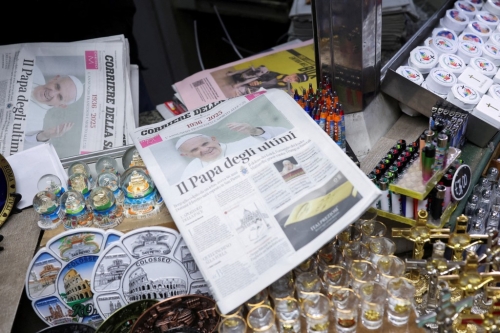 報章報道教宗死訊。路透社