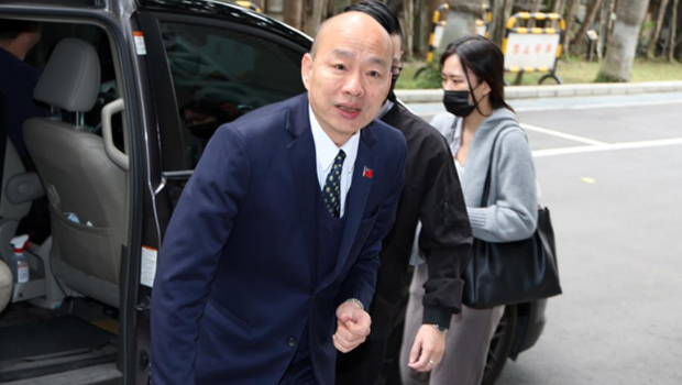 媒體追問，是否將出席426集會，韓國瑜表示，他會參加，也在這里呼吁所有熱愛臺灣民主的好朋友，關心臺灣前途的好朋友，一起上凱達格蘭大道。