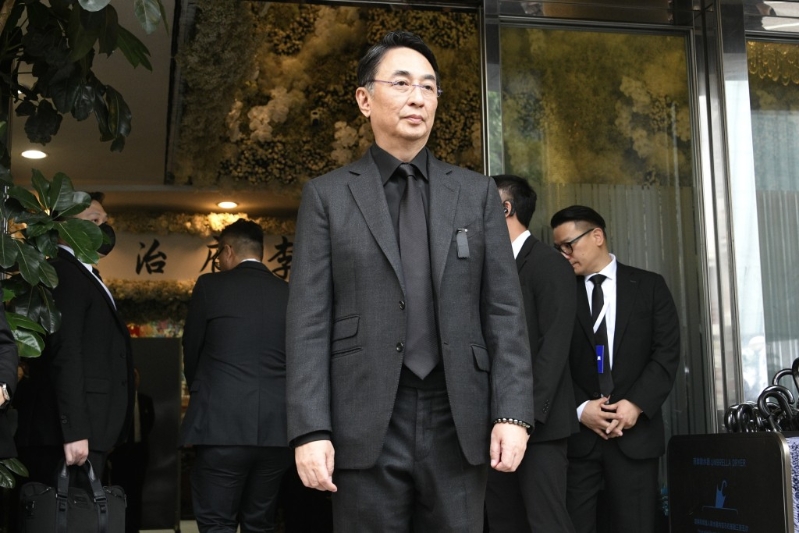 李兆基長子李家杰在場會見傳媒。（陳浩元攝）