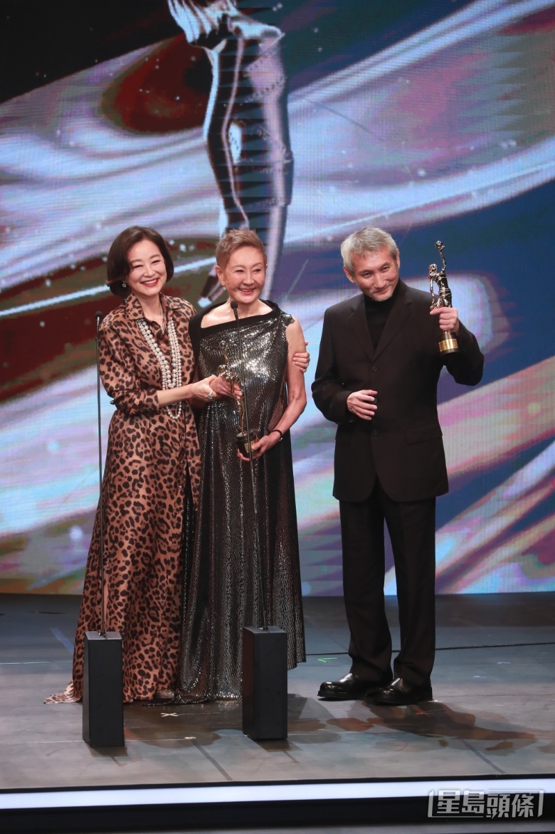 林青霞為二人頒發終身成就獎 林青霞為二人頒發終身成就獎