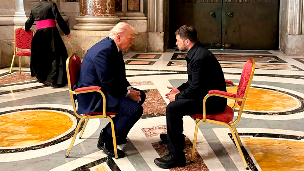 美國總統特朗普回憶26日在梵蒂岡與烏克蘭總統澤連斯基的短暫談話，他認為澤連斯基已準備好放棄克里米亞半島。