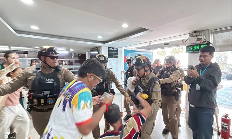 死者家屬情緒激動。 微信@泰國之眼