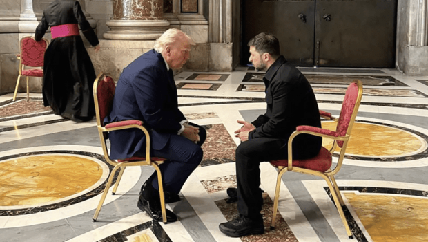 烏克蘭總統澤連斯基和美國總統特朗普交談