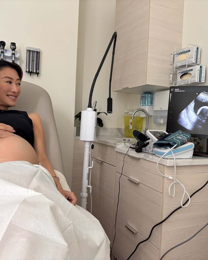 謝婷婷開心曬出孕肚。