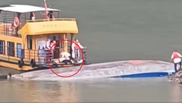 貴州黔西市4日下午有游船側翻，約70人多落水，搜救仍在進行。