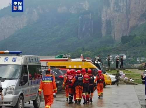 貴州黔西市4艘游船傾覆 貴州黔西市4艘游船傾覆