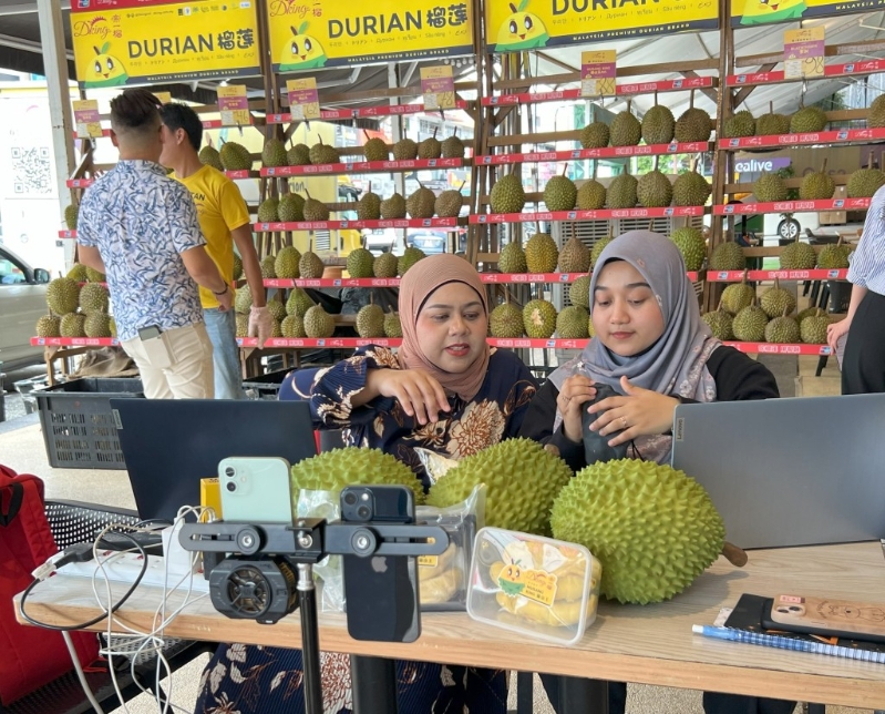 售賣榴蓮的中小企帝一榴近年開拓直播帶貨，因即時送遞需要而使用即時送貨平臺。