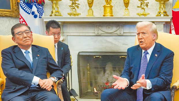 對比日本不斷釋出與美國關稅談判的部分內容，日本政府態度也日趨強硬。專家質疑有關對美關稅談判上，許多訊息卻不披露。圖為日本首相石破茂日前與美國總統特朗普會談。