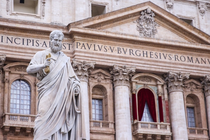 5月6日，圣彼得大教堂的圣彼得雕像。