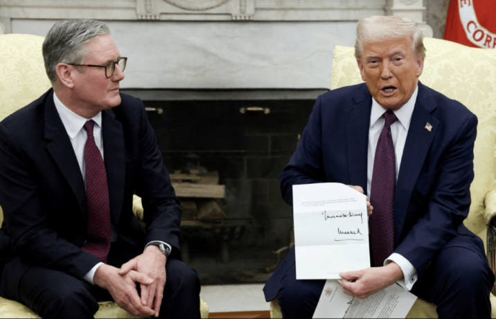 特朗普(右) 特朗普(右)