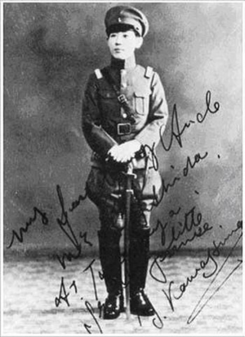 短發軍裝打扮的川島芳子。