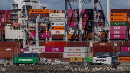 首批被加征145%關稅貨物，由中國運到美國加州港口。 路透社