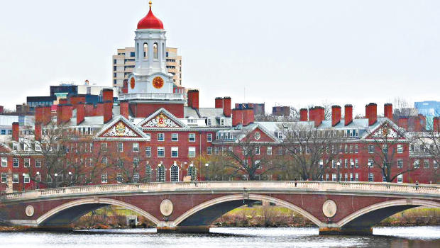 哈佛大學校園意識形態爭奪戰愈演愈烈 哈佛大學校園意識形態爭奪戰愈演愈烈