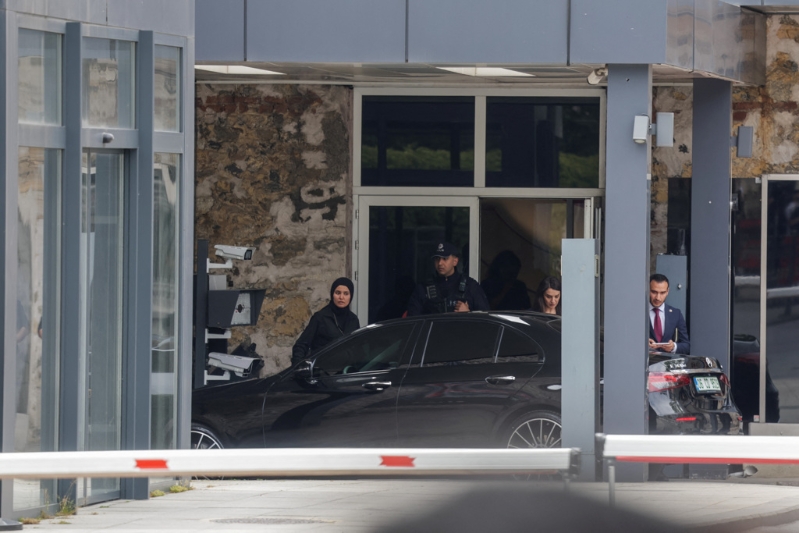 俄方代表車輛16日抵達伊斯坦布爾多爾瑪巴赫切宮。