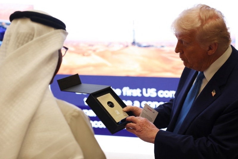 特朗普獲贈石油禮物。路透社