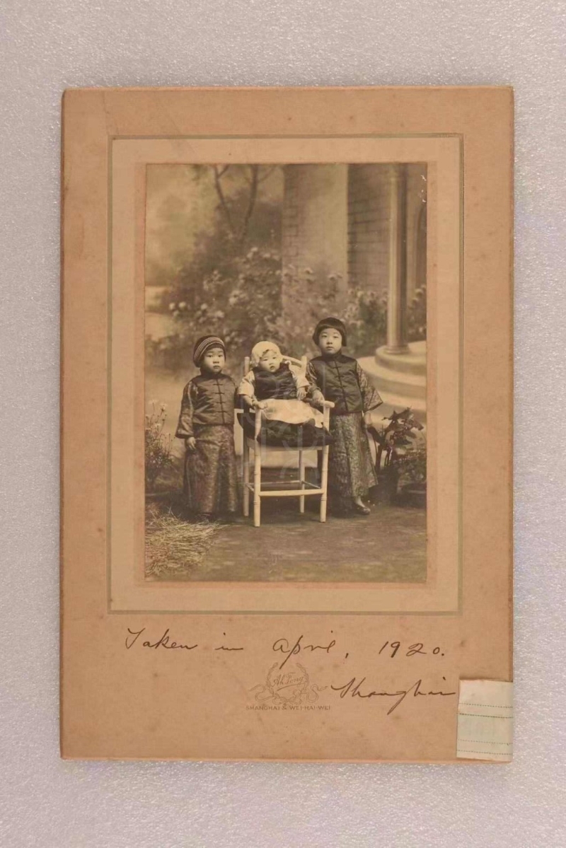 1920年4月攝于上海的孔令儀、孔令侃、孔令偉的合影照片。上海孫中山故居舊藏文物