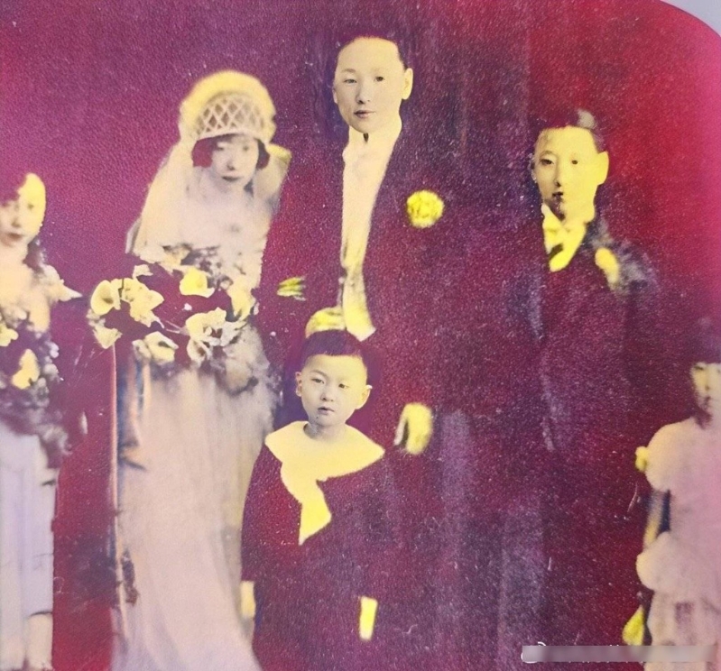 網傳盛升頤與白蘭氏的結婚照。微博@四月的天879877