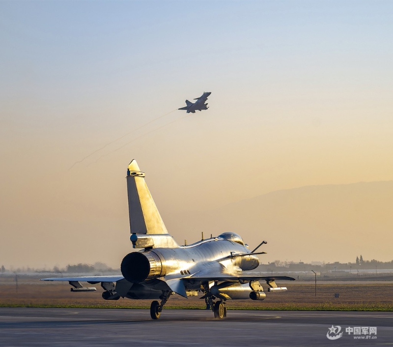 解放軍的殲-10C。