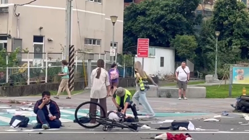 新北三峽車禍，75歲翁駛車暴沖人群，10多人受傷4命危。1