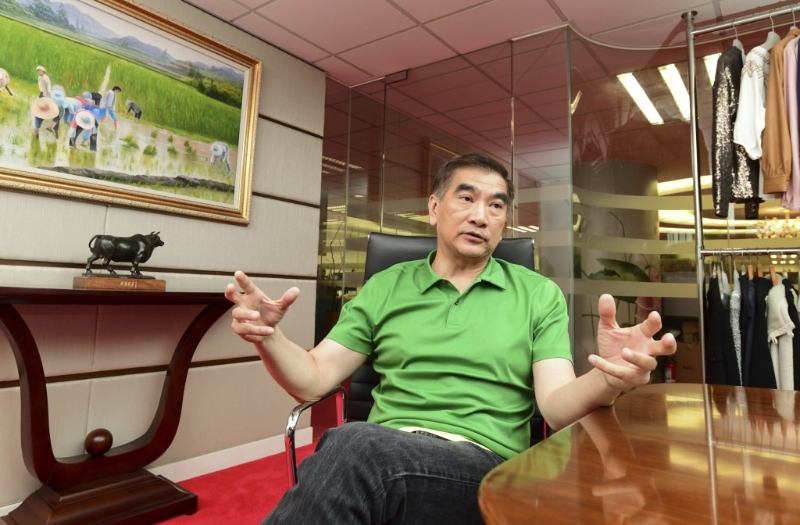 鐘國斌指“如東南亞等地因美國收重稅，無法出口庫存，便要降價轉售其他地區，香港或可買到便宜貨物”。 資料圖片