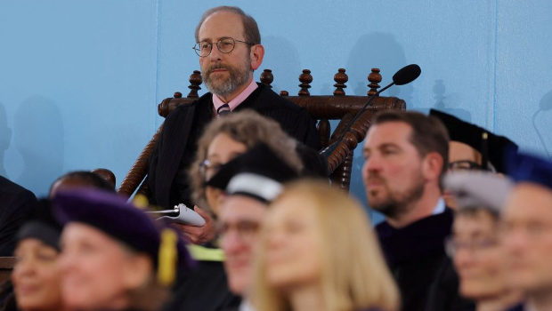 哈佛現任校長加伯（Alan M. Garber）雖然態度溫和