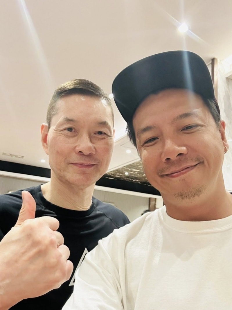 周比利日前返港，其真實狀態與實際年齡有出入。1