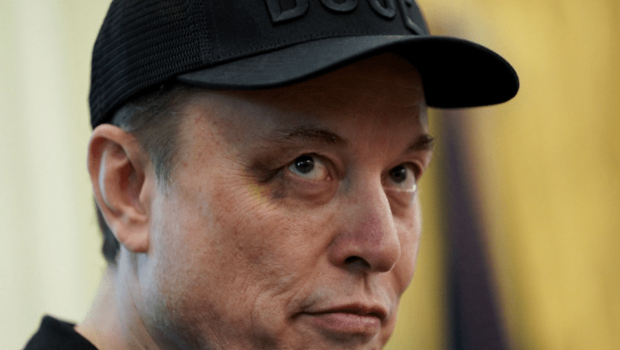 馬斯克眼角現瘀青 馬斯克眼角現瘀青