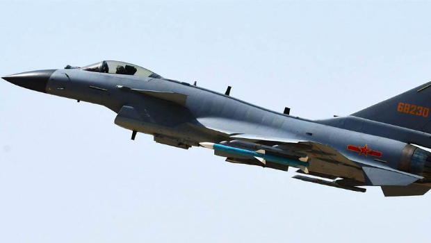 殲-10C是中方自制的改進型超音速多用途戰機，在印巴空戰藉由聯網系統，擊落了更高階的法制陣風戰機。