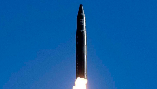 解放軍對太平洋發射“洲際導彈”研判是東風-5B洲際導彈。