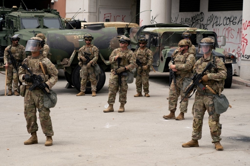 特朗普部署2000名國民警衛隊人員。路透社