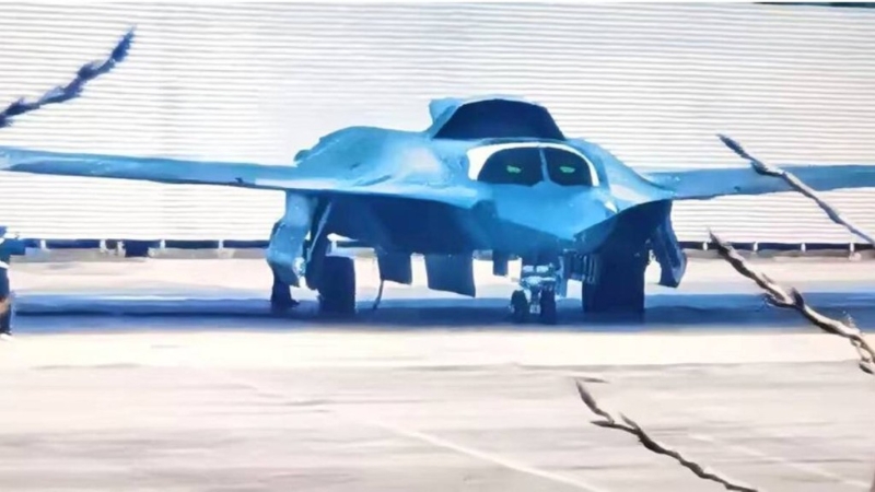 殲-36靜態正面照首度曝光。X