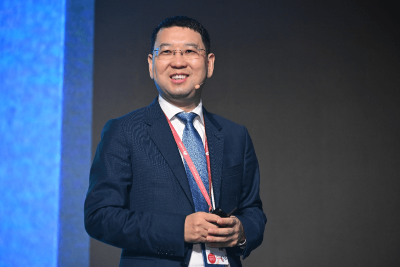 范文指出，AI的發展遠超預期，用戶量增速和使用量普及率創造歷史記錄。