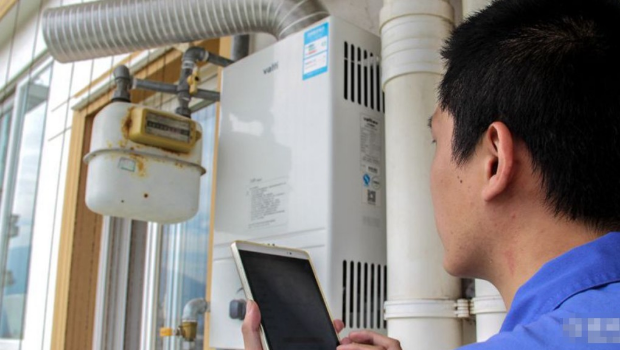 四川有燃氣企業聘用三名高學歷的抄表員，引起網上熱議。