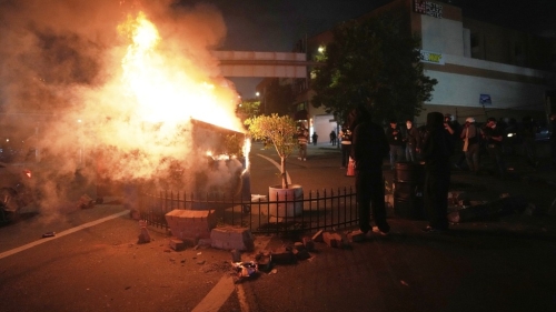 垃圾桶被點燃 垃圾桶被點燃