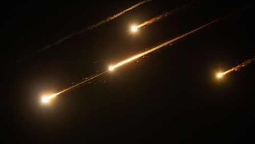 伊朗向以色列發射逾百枚導彈，美軍協助攔截。