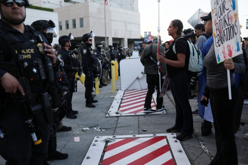 洛杉磯市中心反對移民與海關執法局突襲執法的示威活動進入第7天。