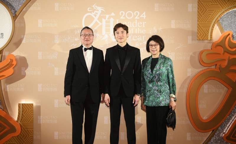 左起：律政司司長林定國、星島新聞集團主席蔡加讚、評審委員會委員、前香港大律師公會主席譚允芝。