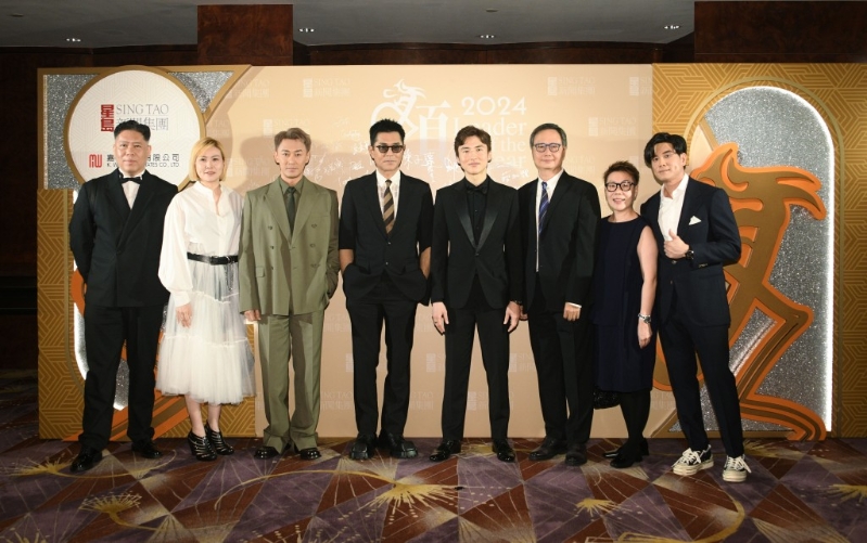 星島新聞集團主席蔡加讚（右四）與《九龍城寨之圍城》電影團隊合照。