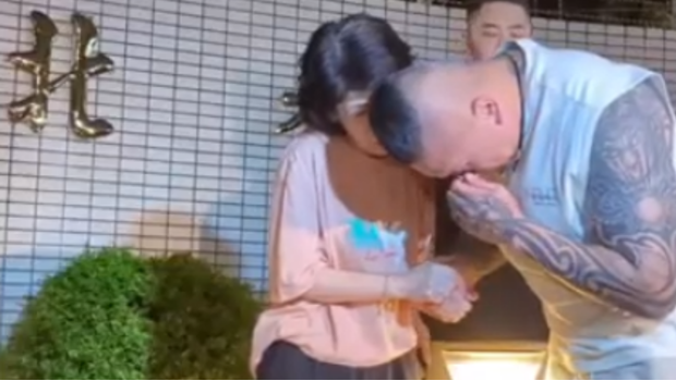 “館長”赴北所聲援柯文哲，鼓勵陳佩琪。