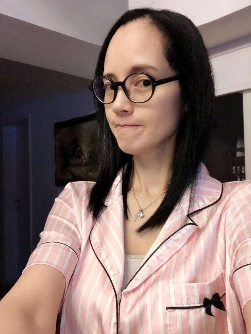 鄭艷麗早年患上厭食癥，體重一度暴跌至90多磅。