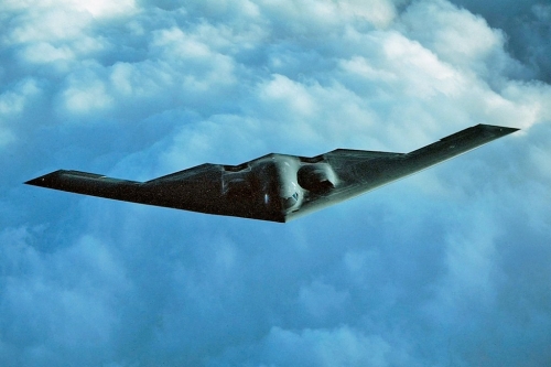 美軍GBU-57巨型鉆地彈由B-2隱形轟炸機攜帶。