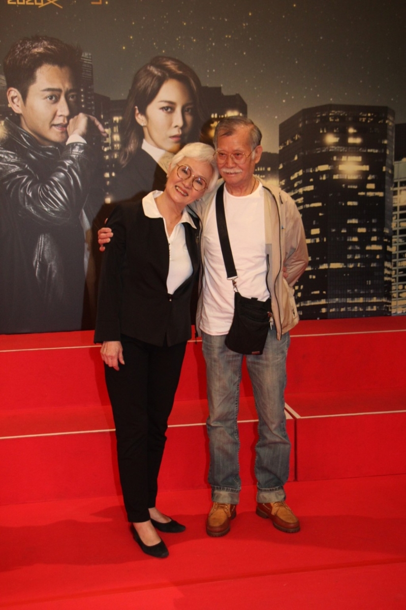 唐佳與雪妮是行內公認的恩愛夫妻。