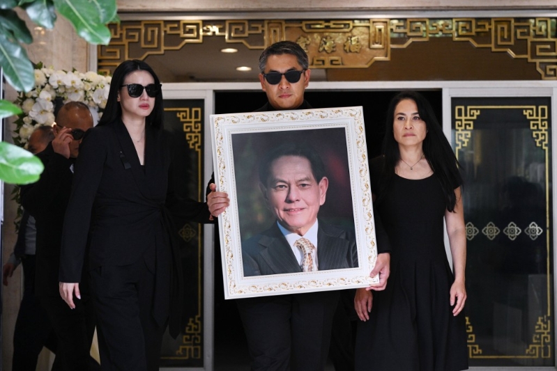 何正德(中) 何正德(中)