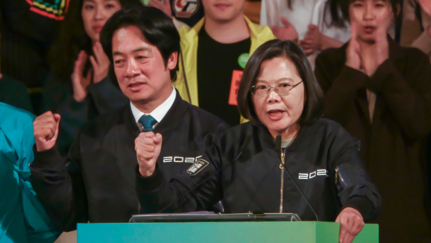 葉元之直言，蔡英文(右)缺席民進黨“全代會”，是怕搶了賴清德(左)的風采。