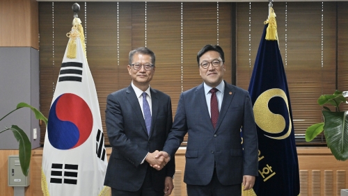 陳茂波(左) 陳茂波(左)