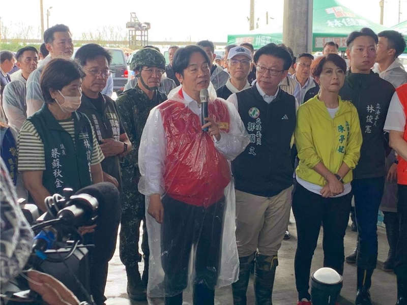賴清德（中）勘災期間發言熱議不斷。