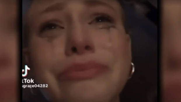 17歲少女網上悲痛泣悼遭槍殺父母 17歲少女網上悲痛泣悼遭槍殺父母