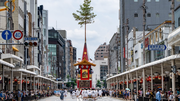 圖為日本京都祇園祭“花車巡游”活動。